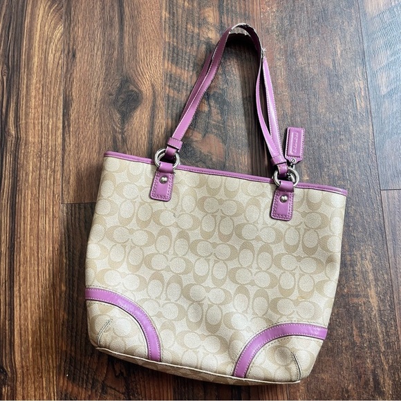 Coach Hamptons Signature C Pink Purse and Wallet - Picture 5 of 5